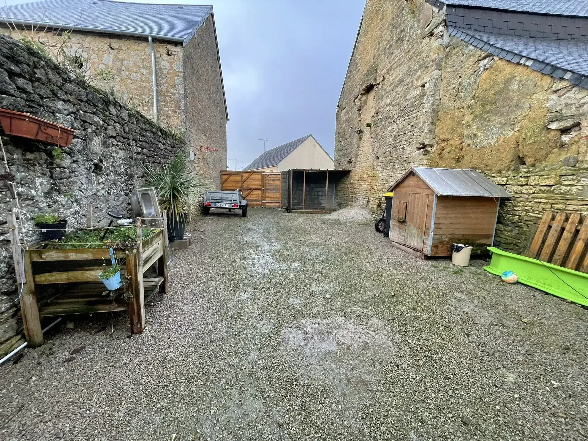 À vendre : Maison de ville à Picauville avec 3 chambres et bureau 