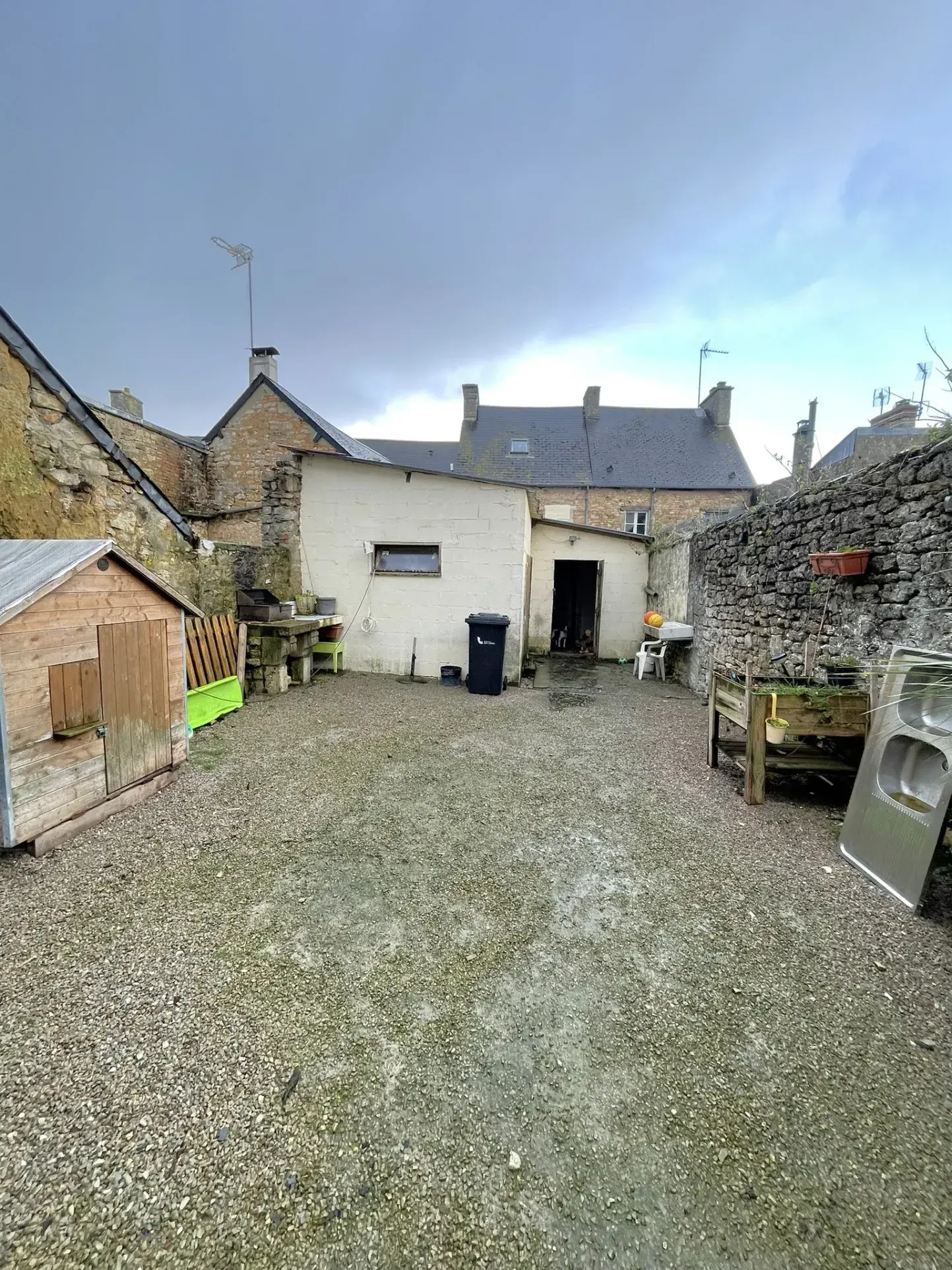 À vendre : Maison de ville à Picauville avec 3 chambres et bureau 