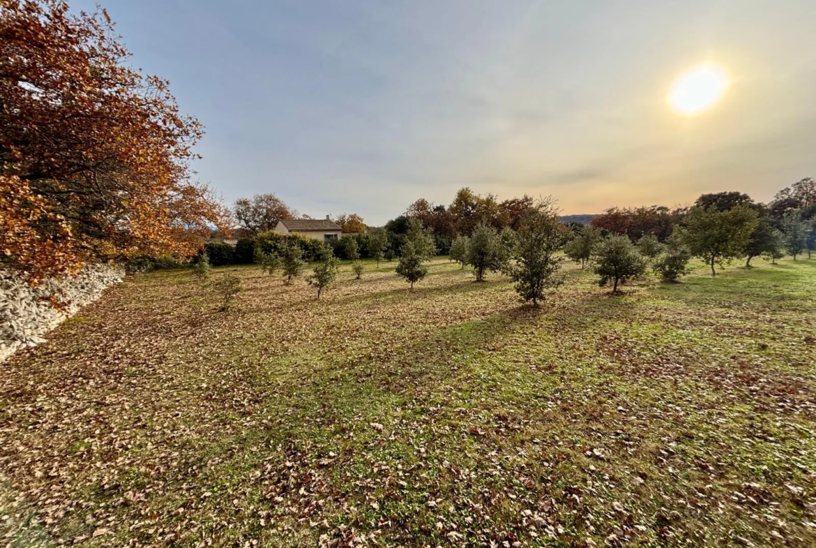 Terrain à bâtir de 1308 m² à Grignan en Drôme Provençale 