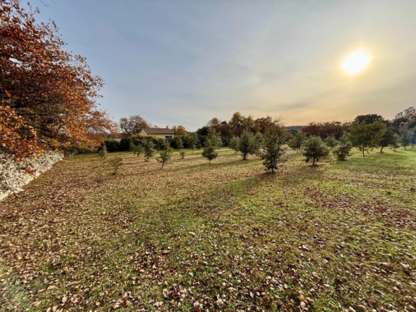 Terrain à bâtir de 1308 m² à Grignan en Drôme Provençale