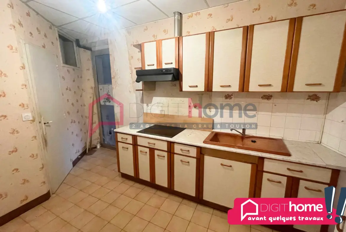 Appartement T2 à rénover à Toulon avec véranda - Opportunité à saisir 