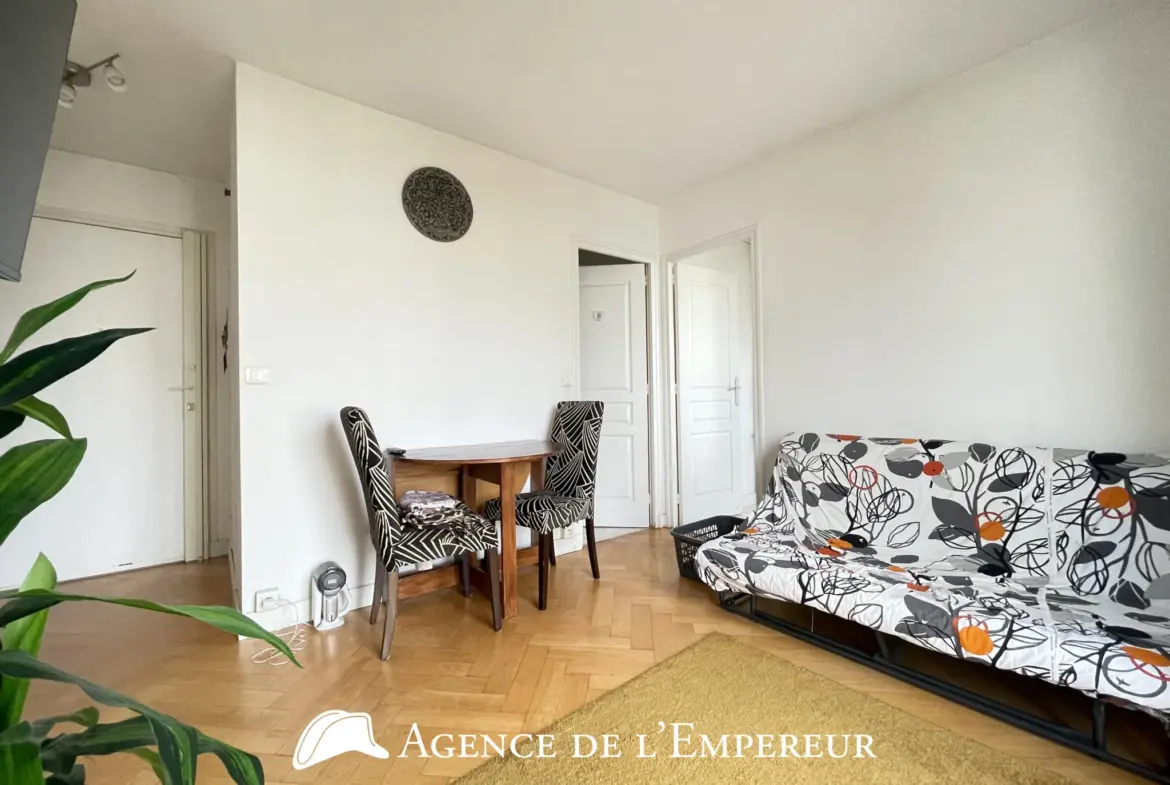 Appartement T2 de 33 m² à vendre à Rueil-Malmaison avec vue dégagée 