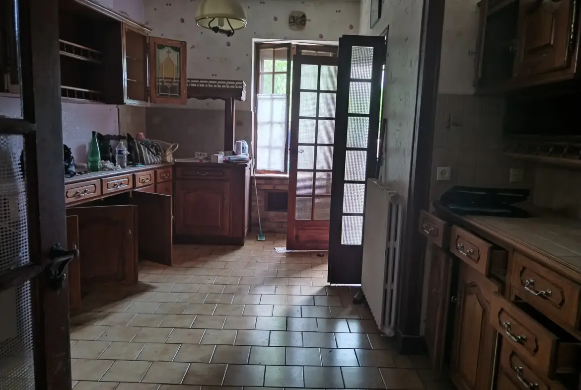 Maison à vendre à La Guerche Sur L'Aubois - 3 chambres et jardin 