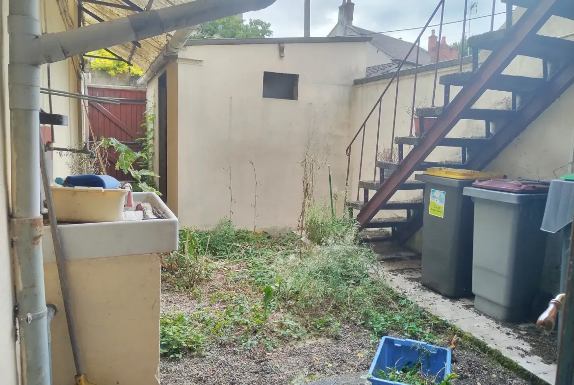 Maison à vendre à La Guerche Sur L'Aubois - 3 chambres et jardin 