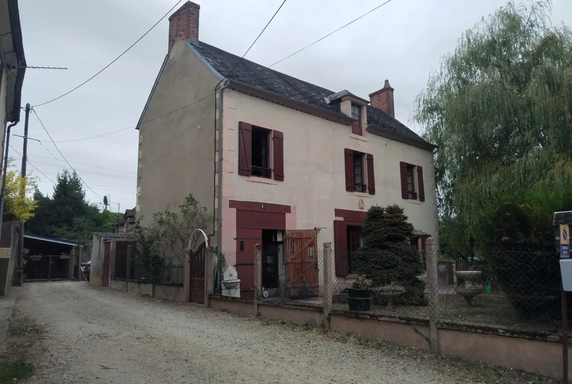 Maison à vendre à La Guerche Sur L'Aubois - 3 chambres et jardin 