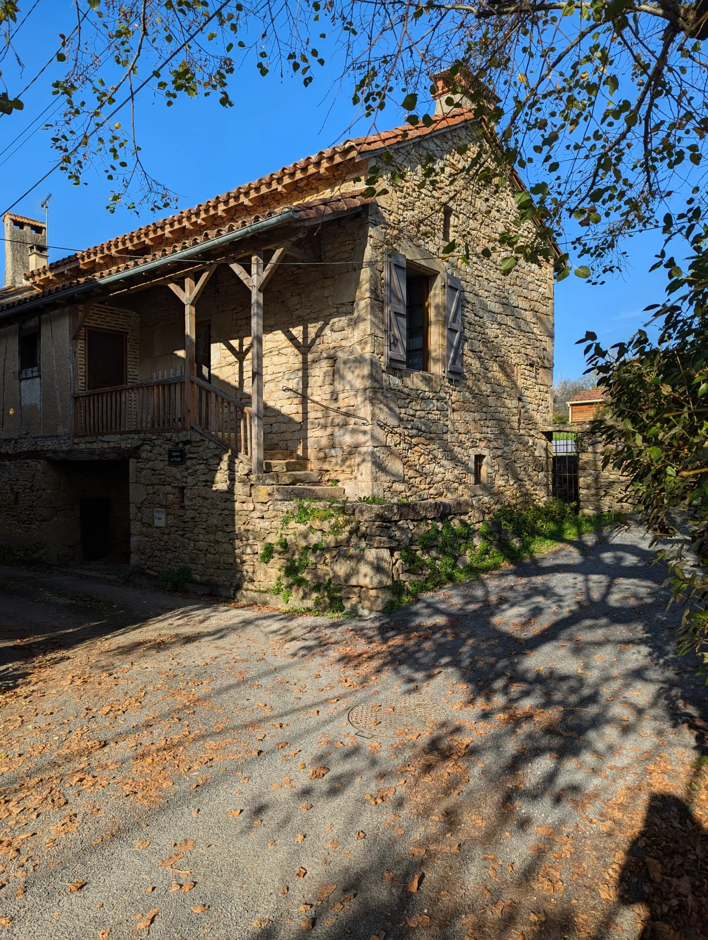 Maison en pierre avec jardin à Saint Jean Lespinasse 