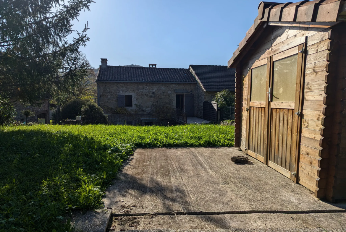 Maison en pierre avec jardin à Saint Jean Lespinasse 