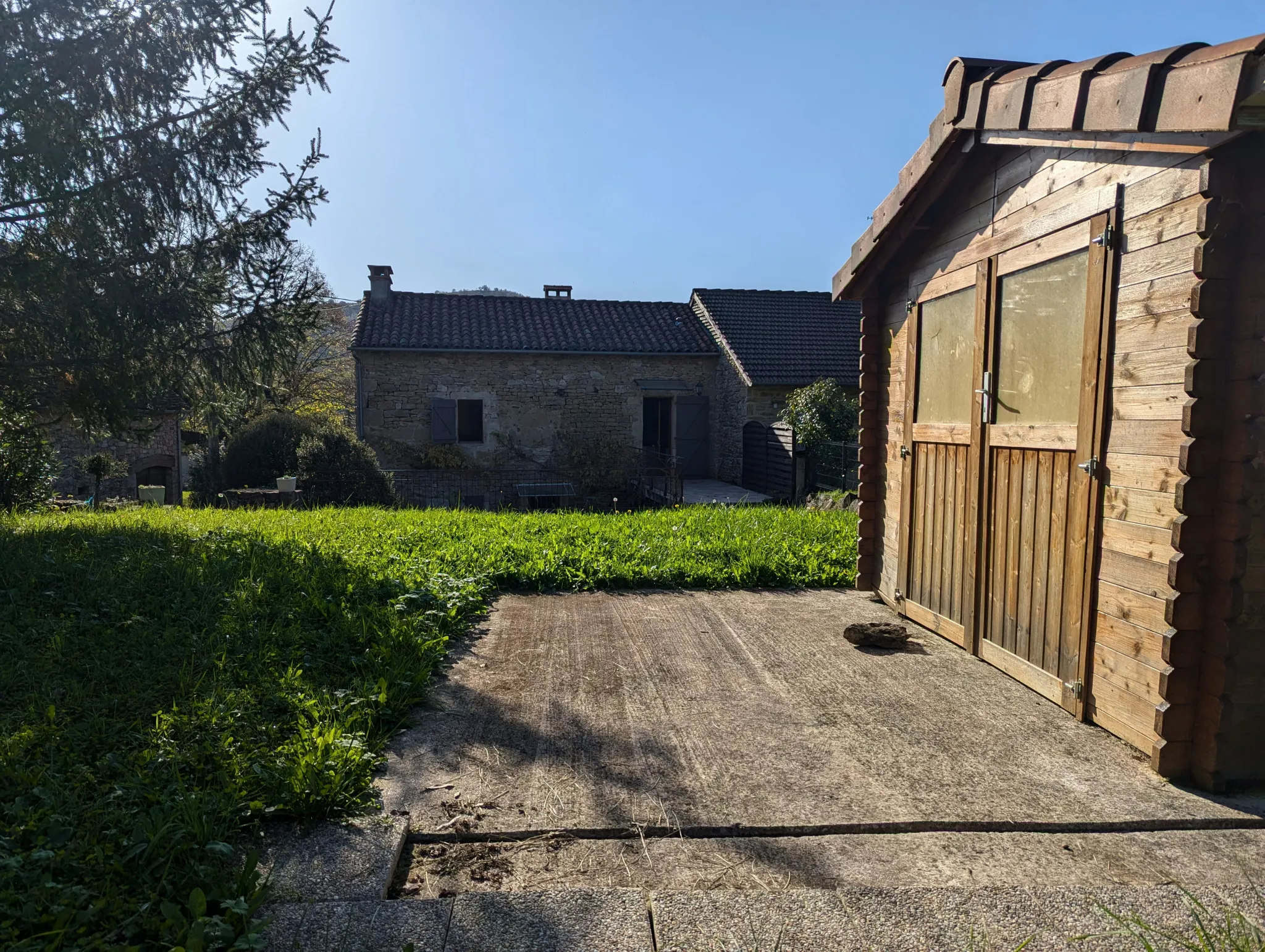 Maison en pierre avec jardin à Saint Jean Lespinasse 