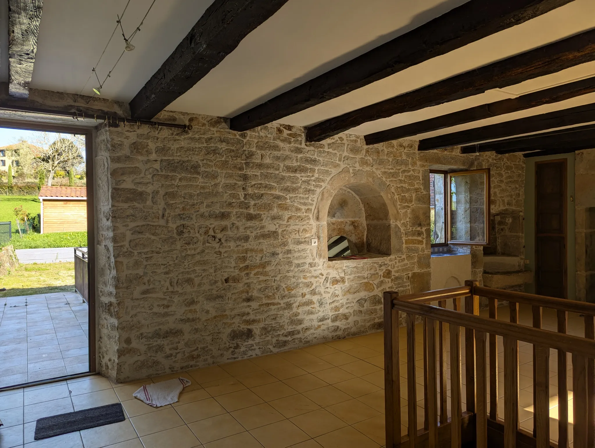 Maison en pierre avec jardin à Saint Jean Lespinasse 