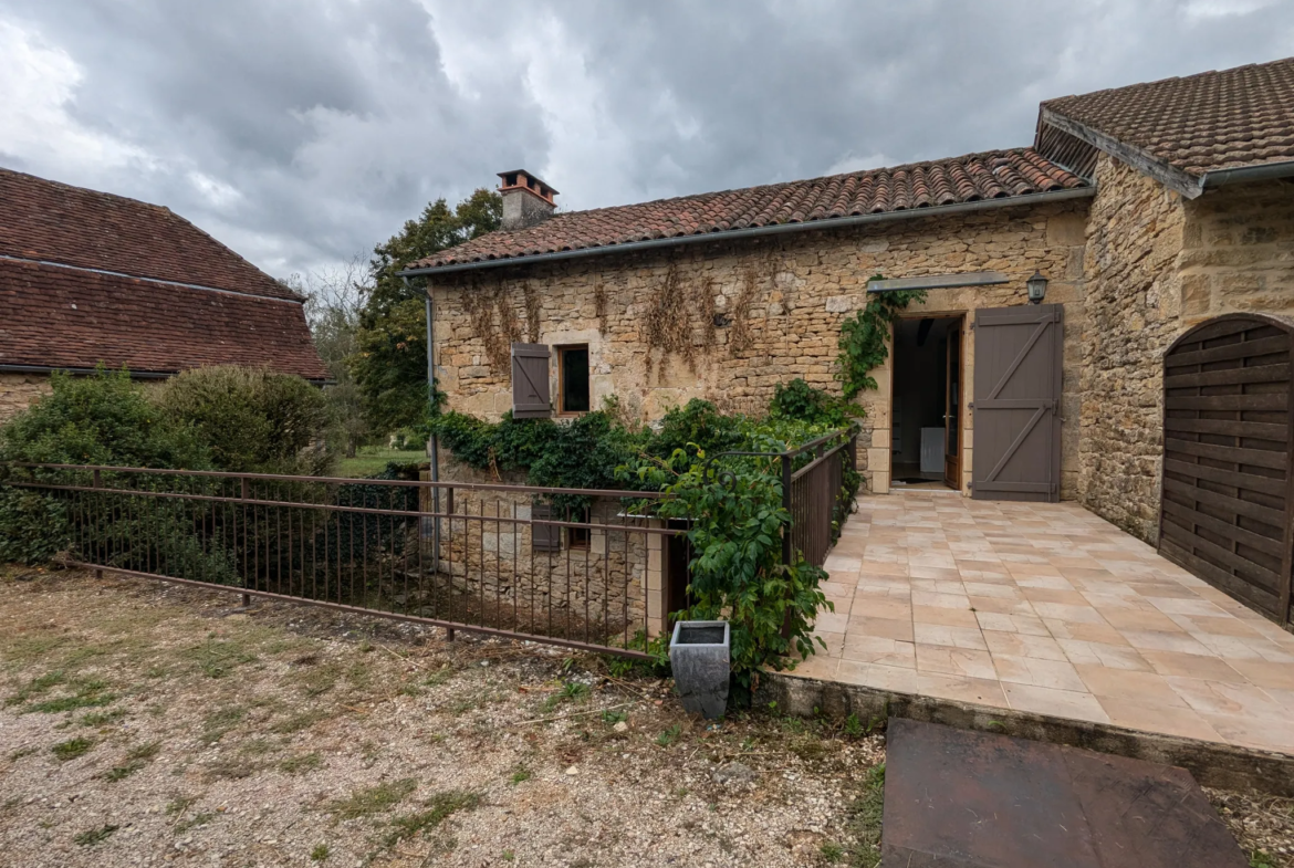 Maison en pierre avec jardin à Saint Jean Lespinasse 