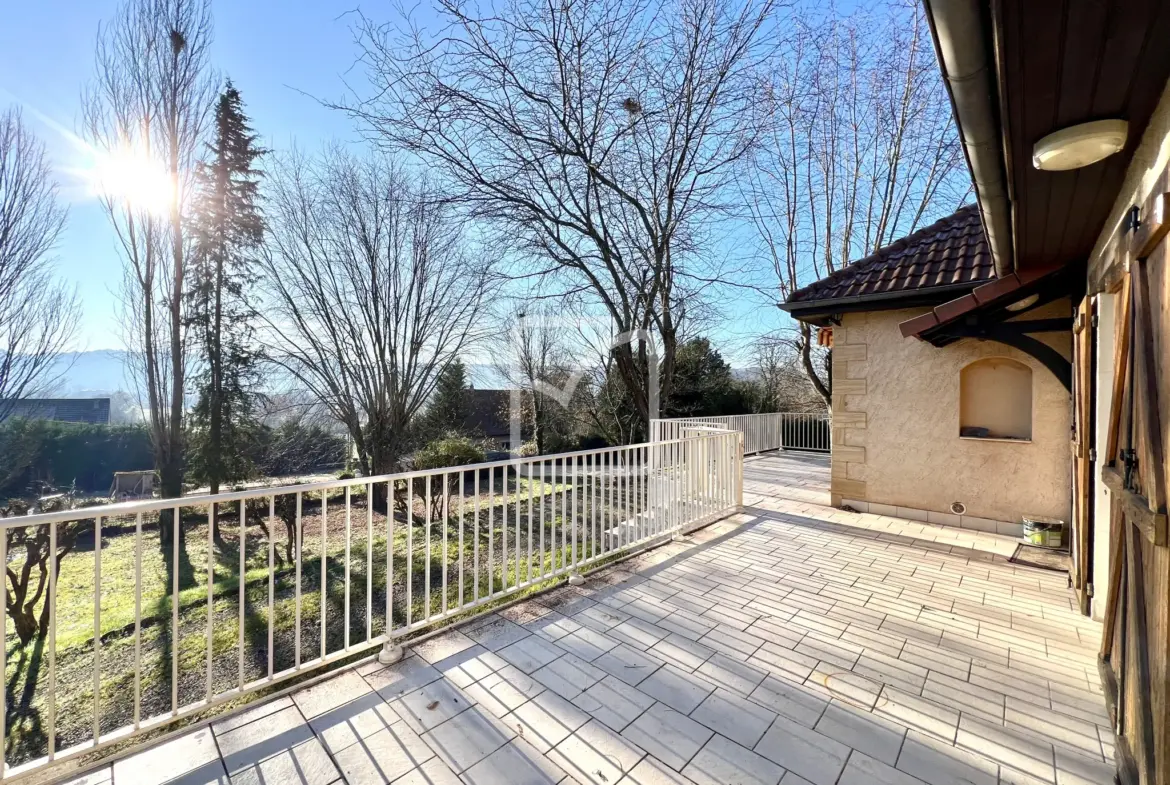 Maison spacieuse de 195 m2 avec 4 chambres à Cublac 