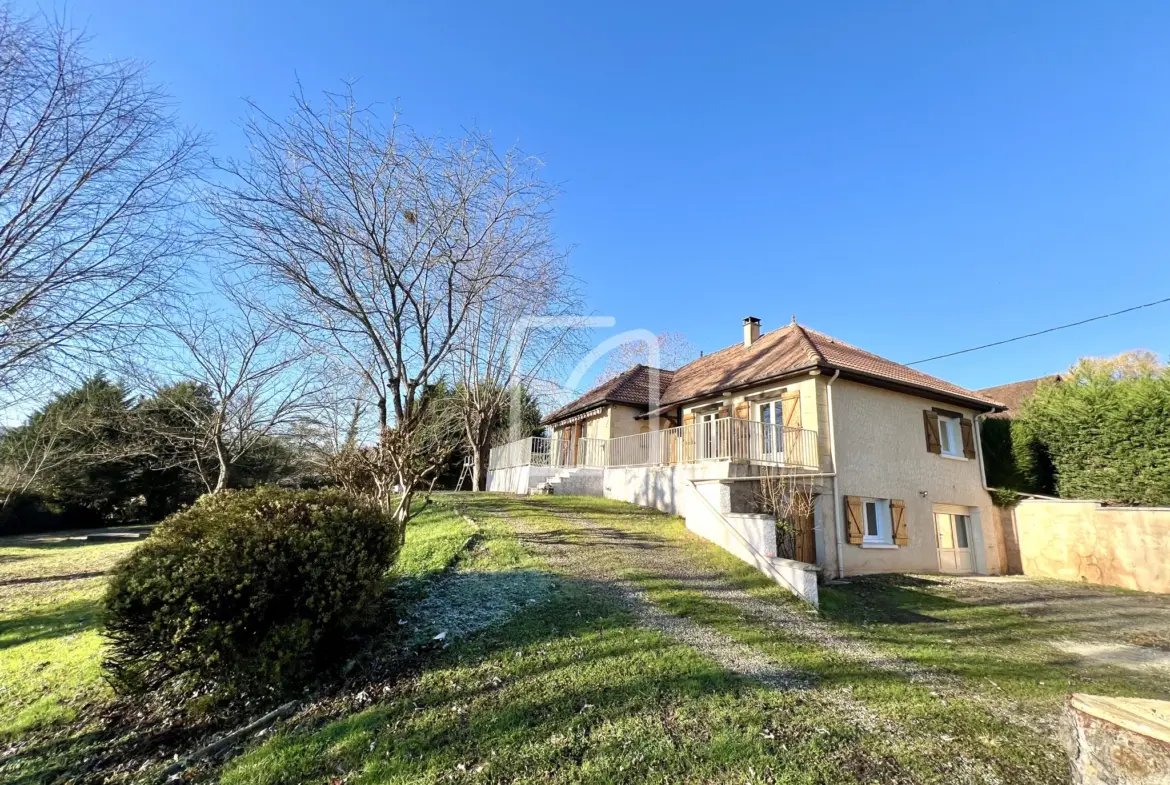 Maison spacieuse de 195 m2 avec 4 chambres à Cublac 