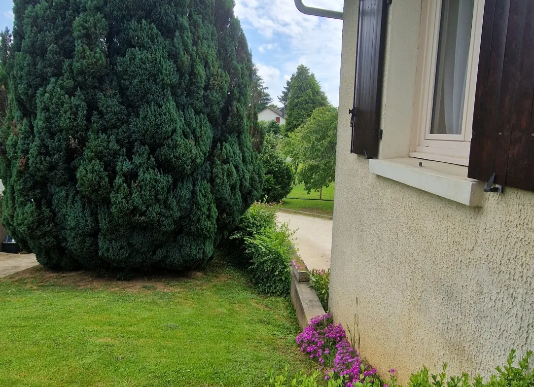 Maison indépendante à vendre à Lubersac avec parc de 1139 m² 