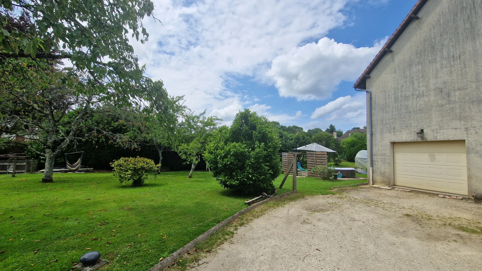 Maison indépendante à vendre à Lubersac avec parc de 1139 m² 