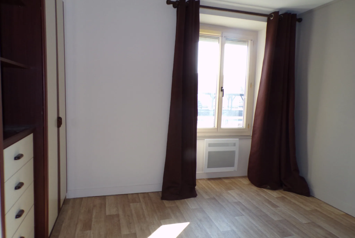 Appartement rénové à vendre près de la gare à Sablé-sur-Sarthe 