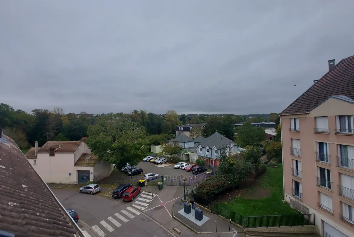 À Mantes-La-Ville, appartement 4 pièces au dernier étage 