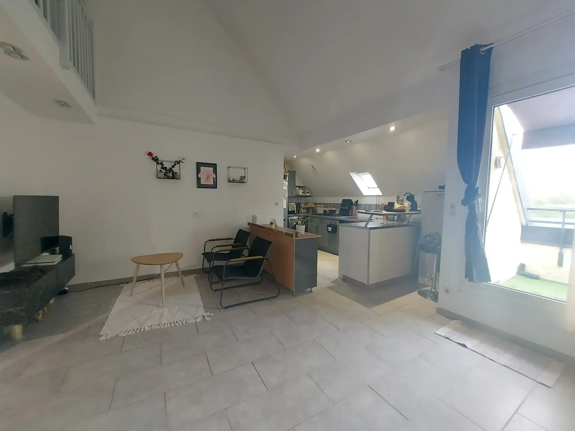 À Mantes-La-Ville, appartement 4 pièces au dernier étage 