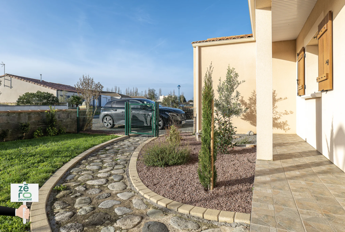 Pavillon à vendre à Sainte-Radégonde-des-Noyers avec 4 chambres 