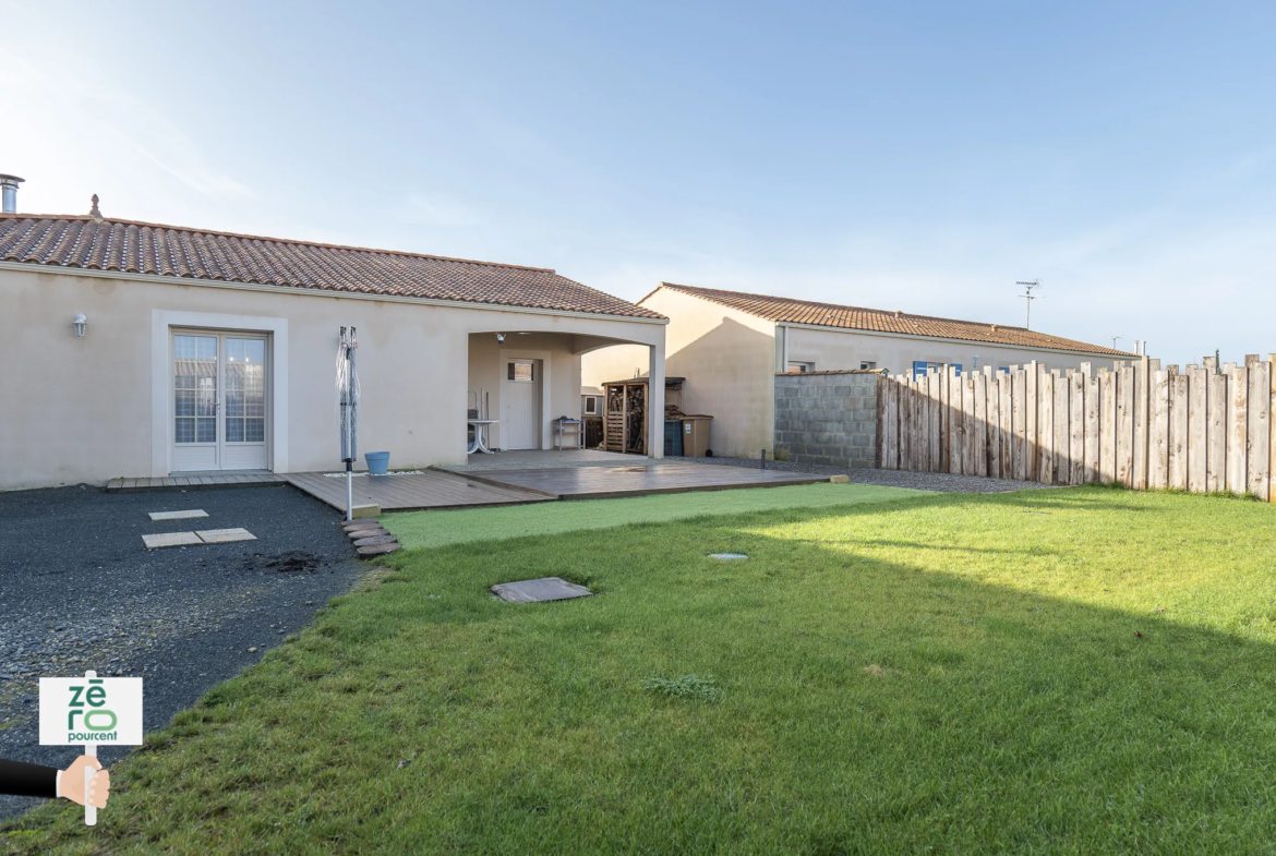 Pavillon à vendre à Sainte-Radégonde-des-Noyers avec 4 chambres 