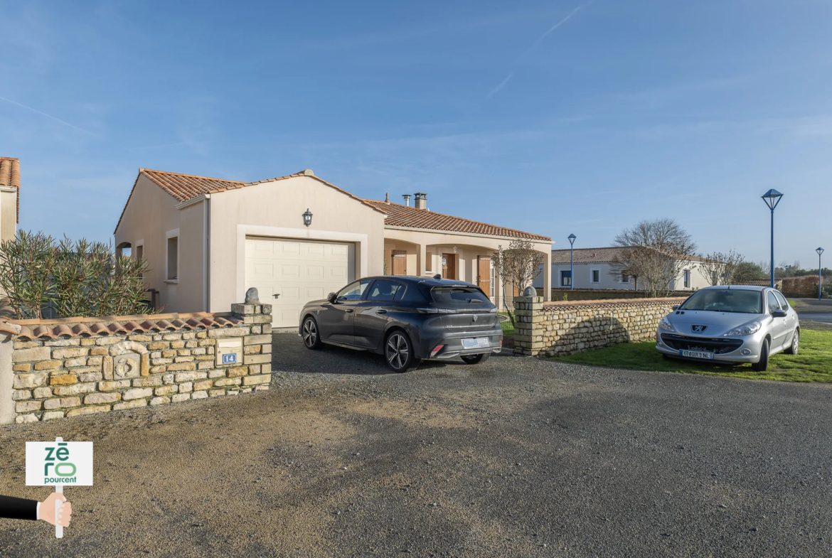 Pavillon à vendre à Sainte-Radégonde-des-Noyers avec 4 chambres 