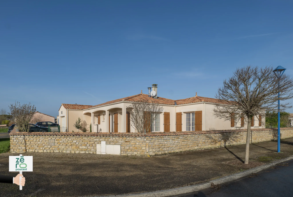 Pavillon à vendre à Sainte-Radégonde-des-Noyers avec 4 chambres 