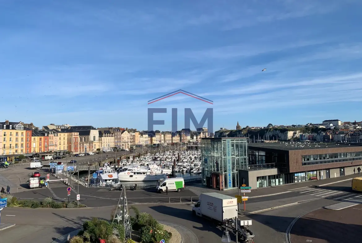 À vendre : Appartement lumineux F2 à Dieppe avec vue sur le port de plaisance 