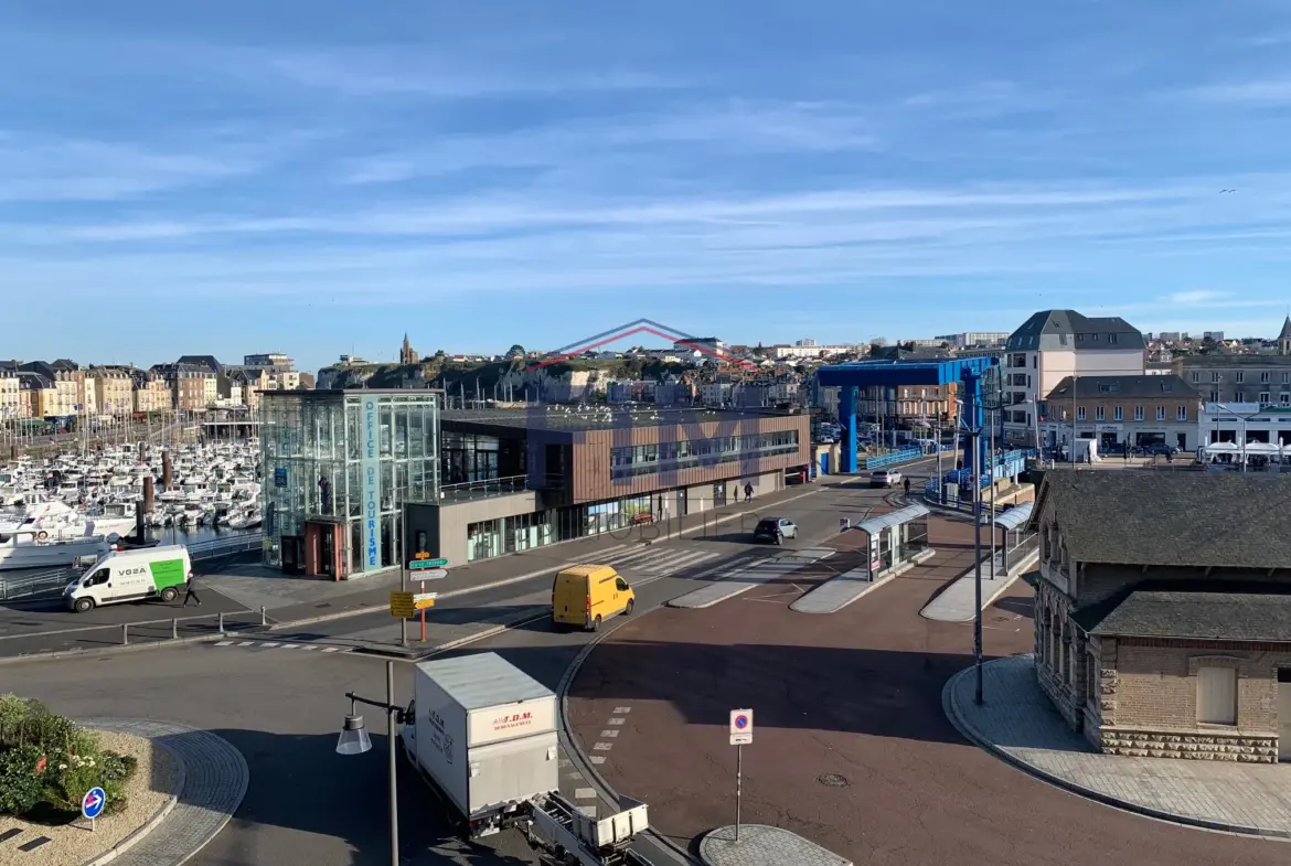 À vendre : Appartement lumineux F2 à Dieppe avec vue sur le port de plaisance 