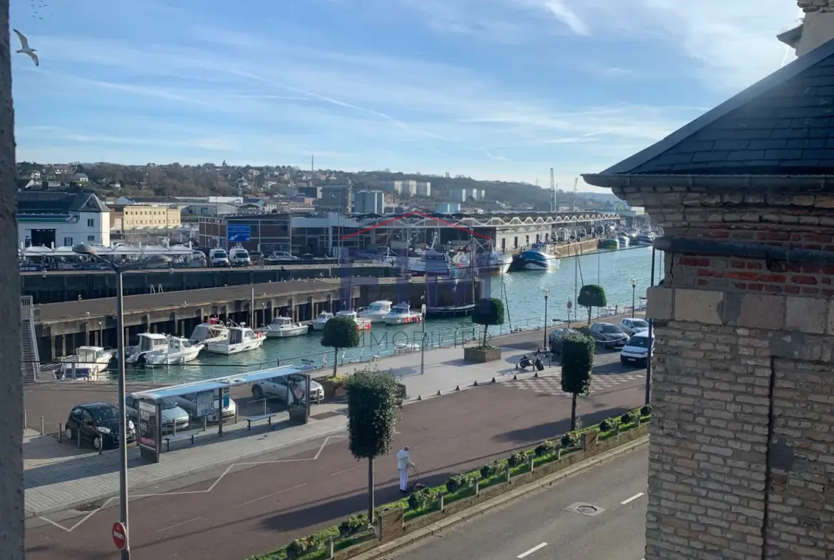 À vendre : Appartement lumineux F2 à Dieppe avec vue sur le port de plaisance 