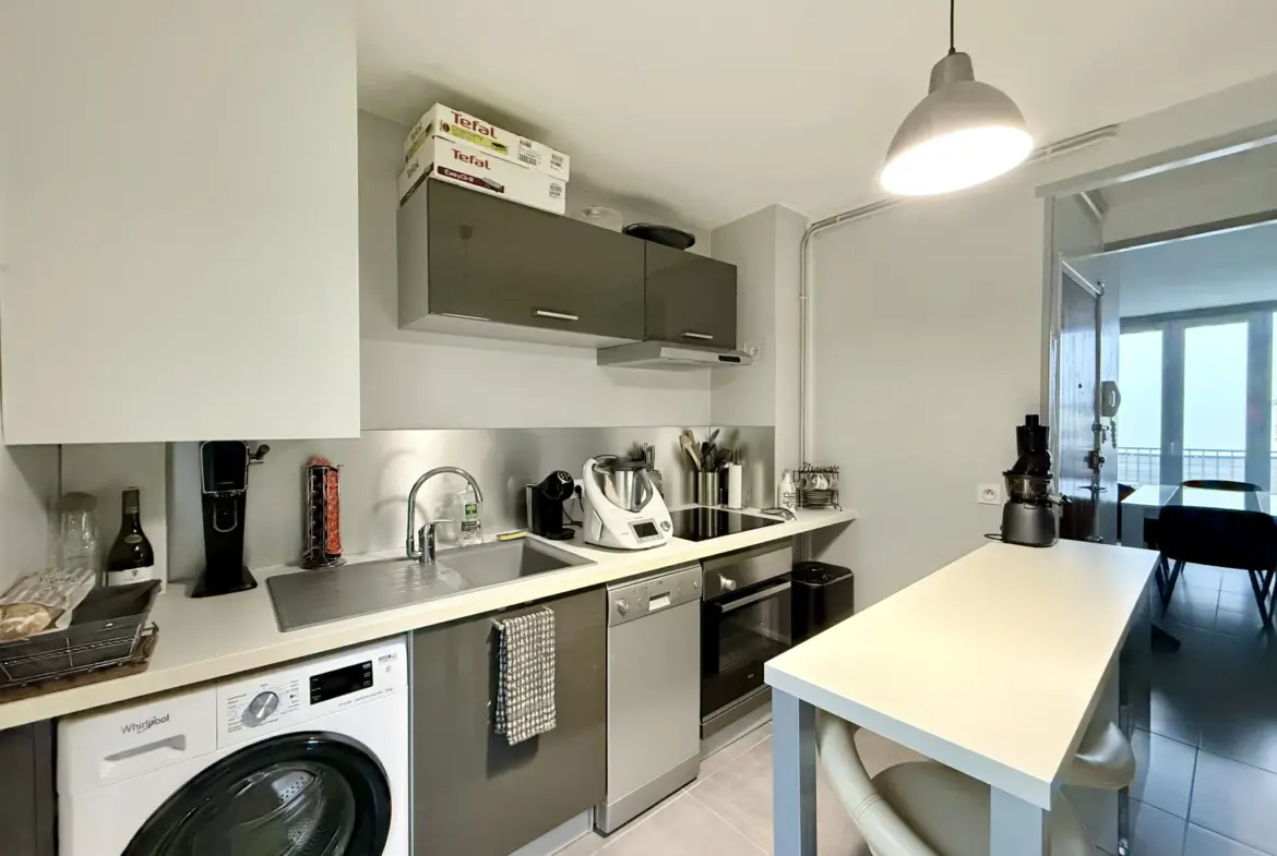 Appartement T2 Bis à vendre à Trévoux avec Balcons et Garage 