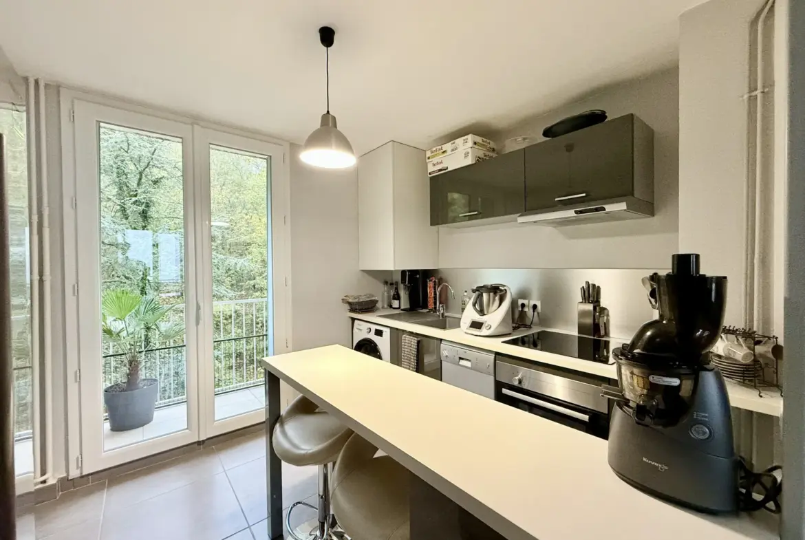 Appartement T2 Bis à vendre à Trévoux avec Balcons et Garage 