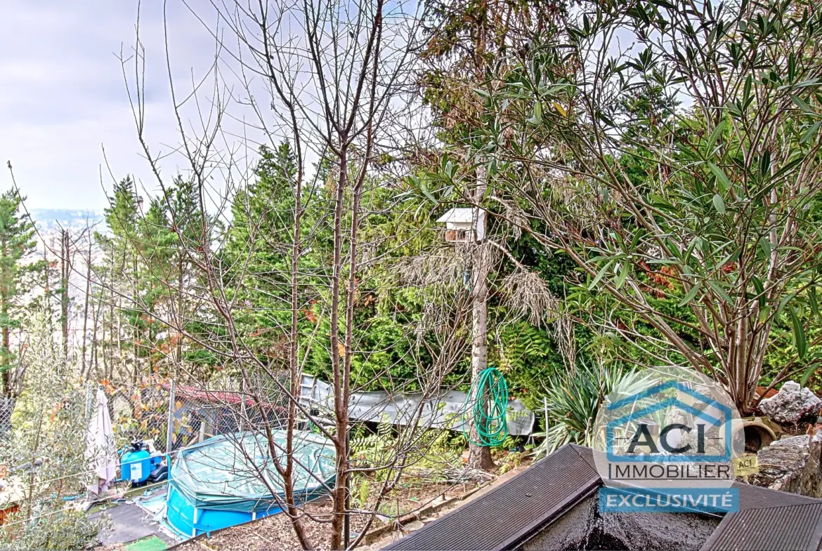 Charmante maison rénovée à Saint-Fons de 70,45 m² avec terrain et piscine 