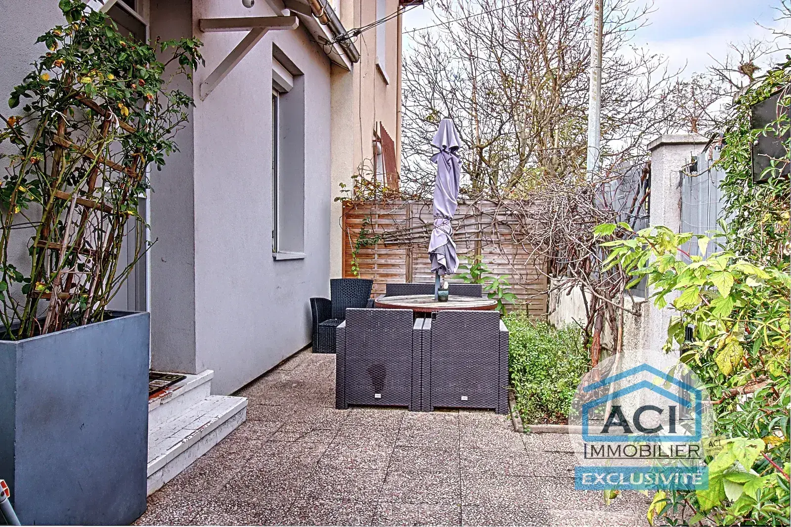 Charmante maison rénovée à Saint-Fons de 70,45 m² avec terrain et piscine 