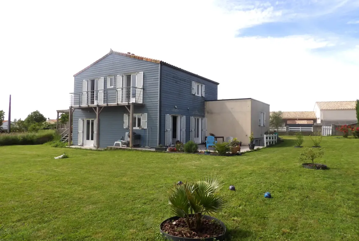 Maison d'architecte à ossature bois non mitoyenne à vendre à Bords 