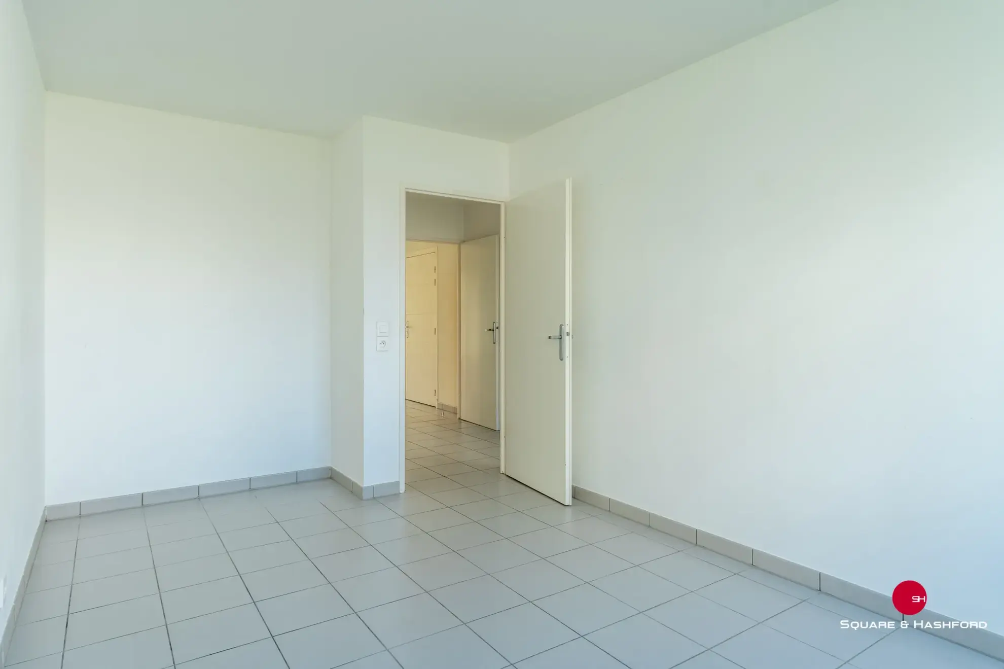 Appartement trois pièces avec loggia et place de parking à Bordeaux 