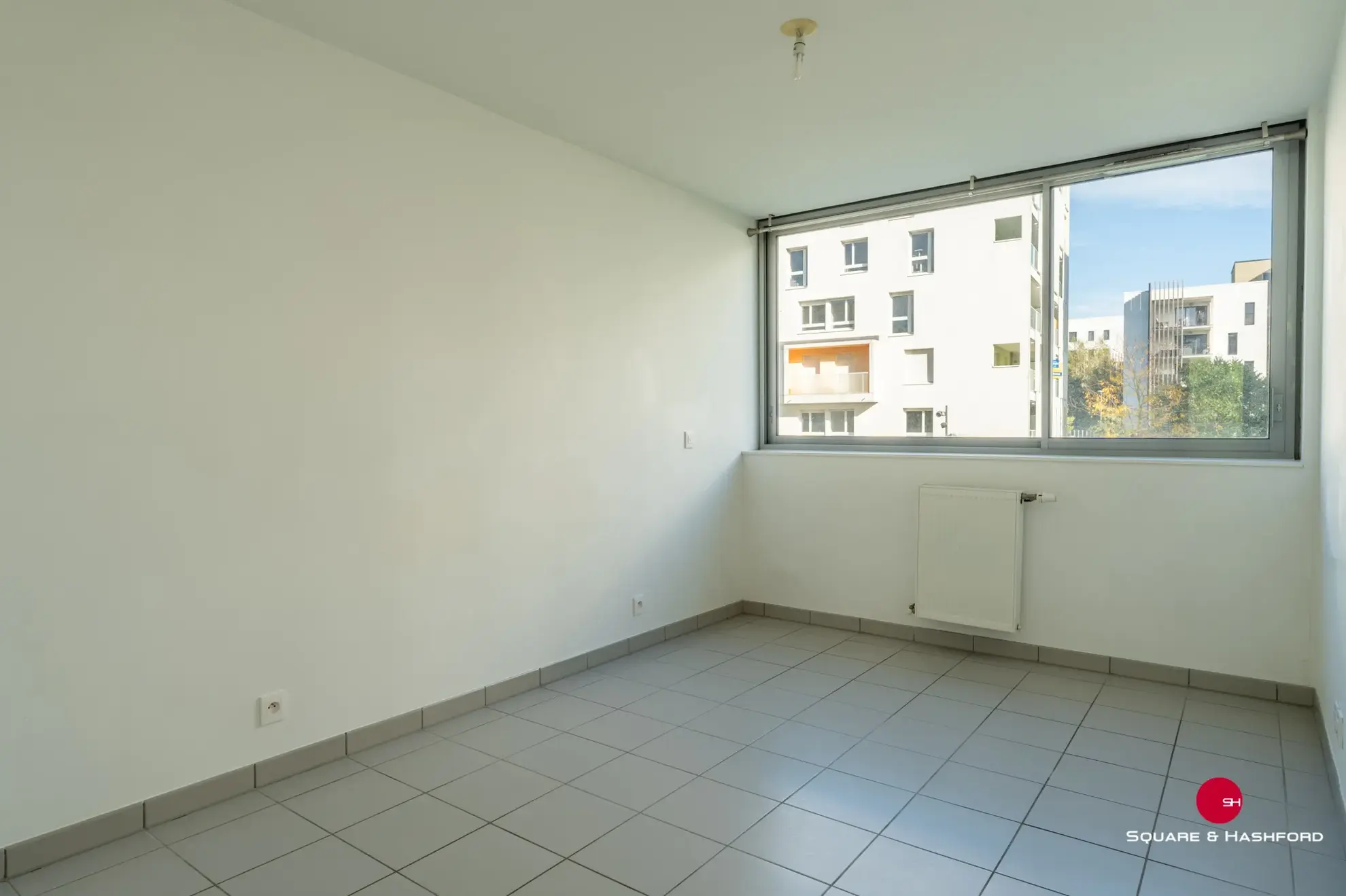 Appartement trois pièces avec loggia et place de parking à Bordeaux 