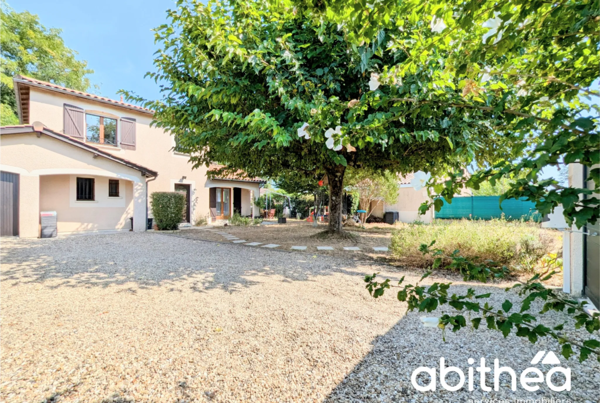 Belle maison avec jardin et piscine à Libourne 