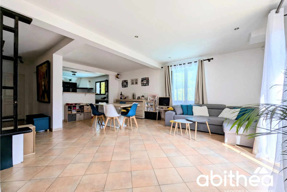 Belle maison avec jardin et piscine à Libourne 