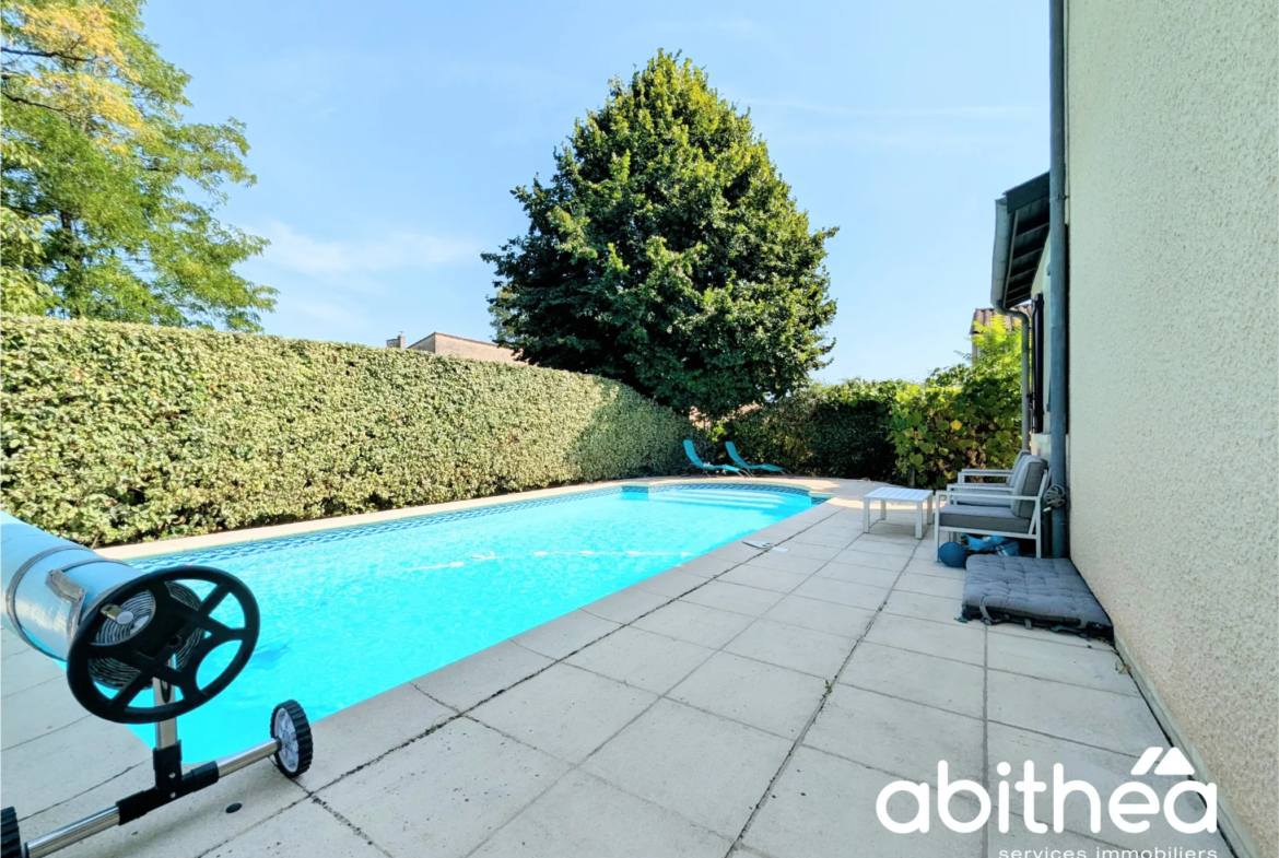 Belle maison avec jardin et piscine à Libourne 