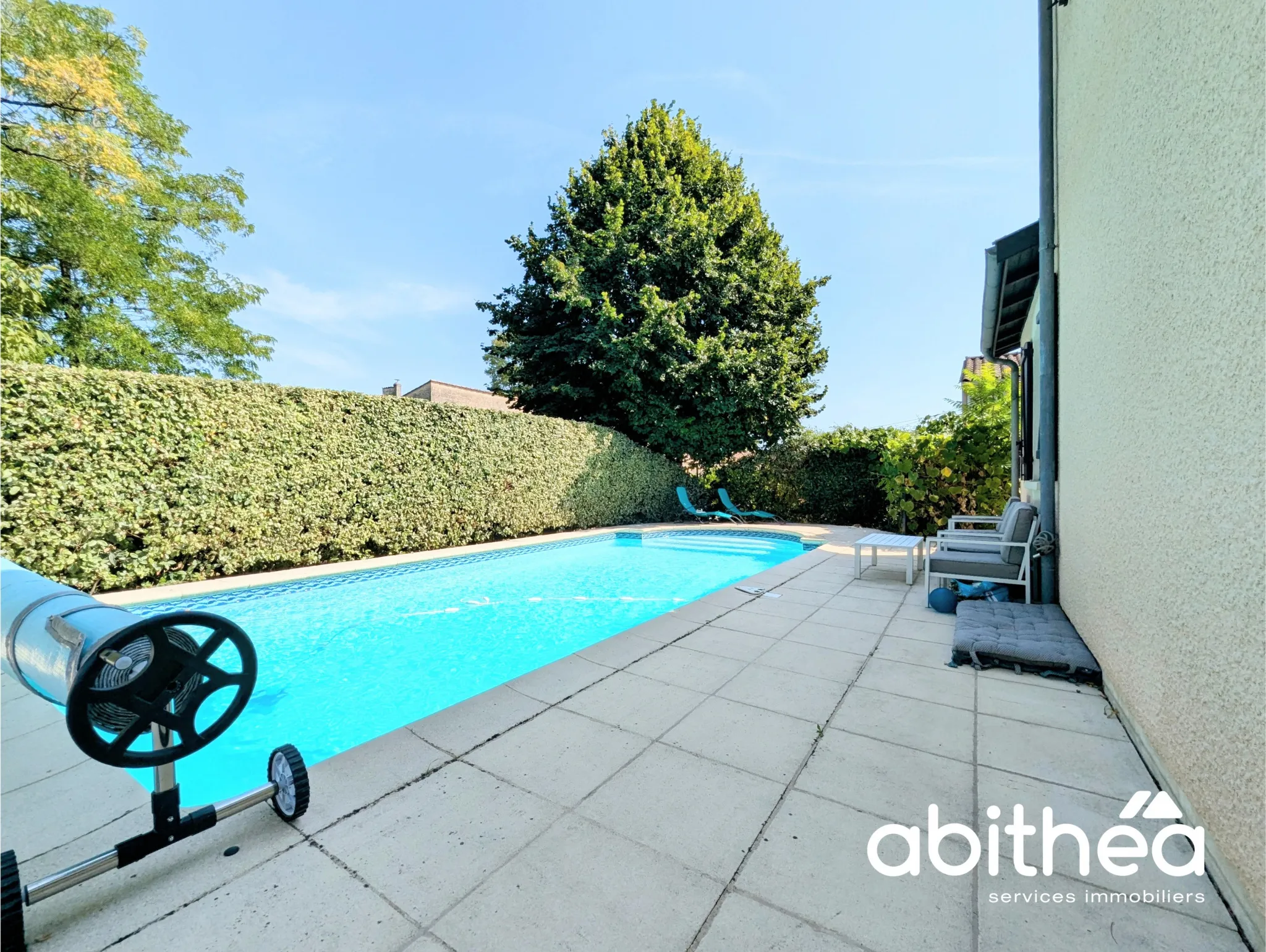 Belle maison avec jardin et piscine à Libourne 