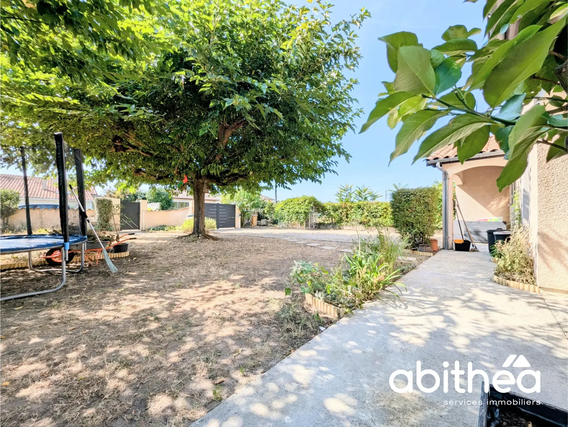 Belle maison avec jardin et piscine à Libourne 