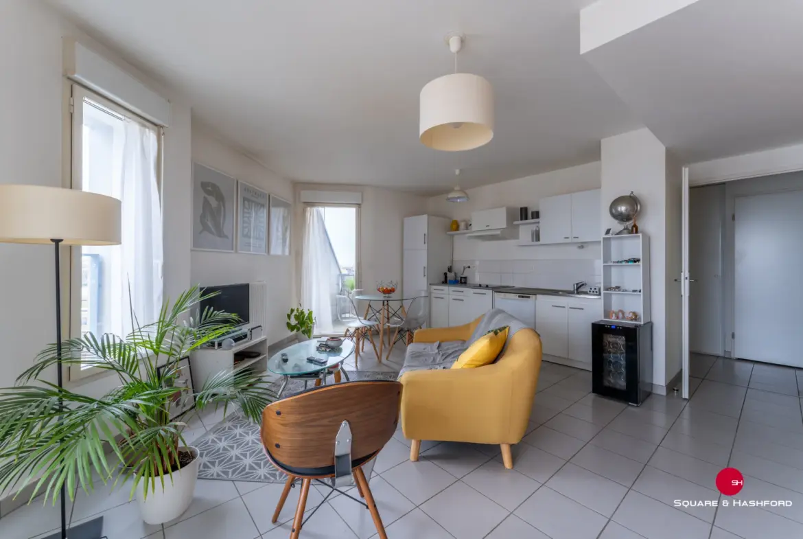 Duplex lumineux avec vue dégagée sur les bassins à flot à Bordeaux 