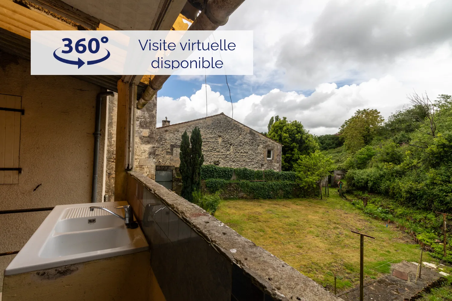 Maison à rénover avec jardin et garage à Saint-Savinien 