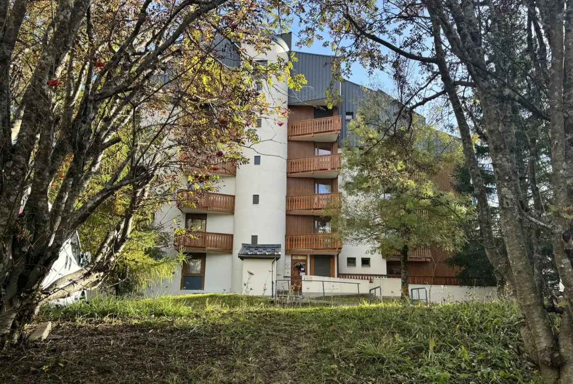 Jolie studette rénovée avec balcon au pied des pistes à Les Deux Alpes 