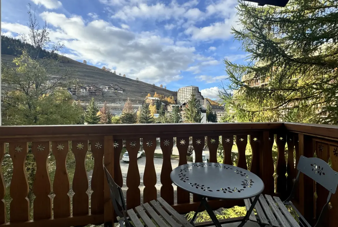 Jolie studette rénovée avec balcon au pied des pistes à Les Deux Alpes 