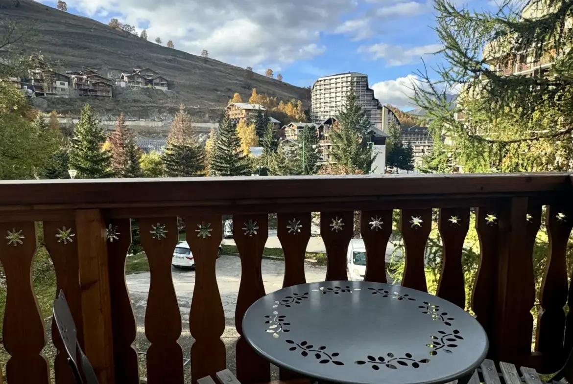 Jolie studette rénovée avec balcon au pied des pistes à Les Deux Alpes 