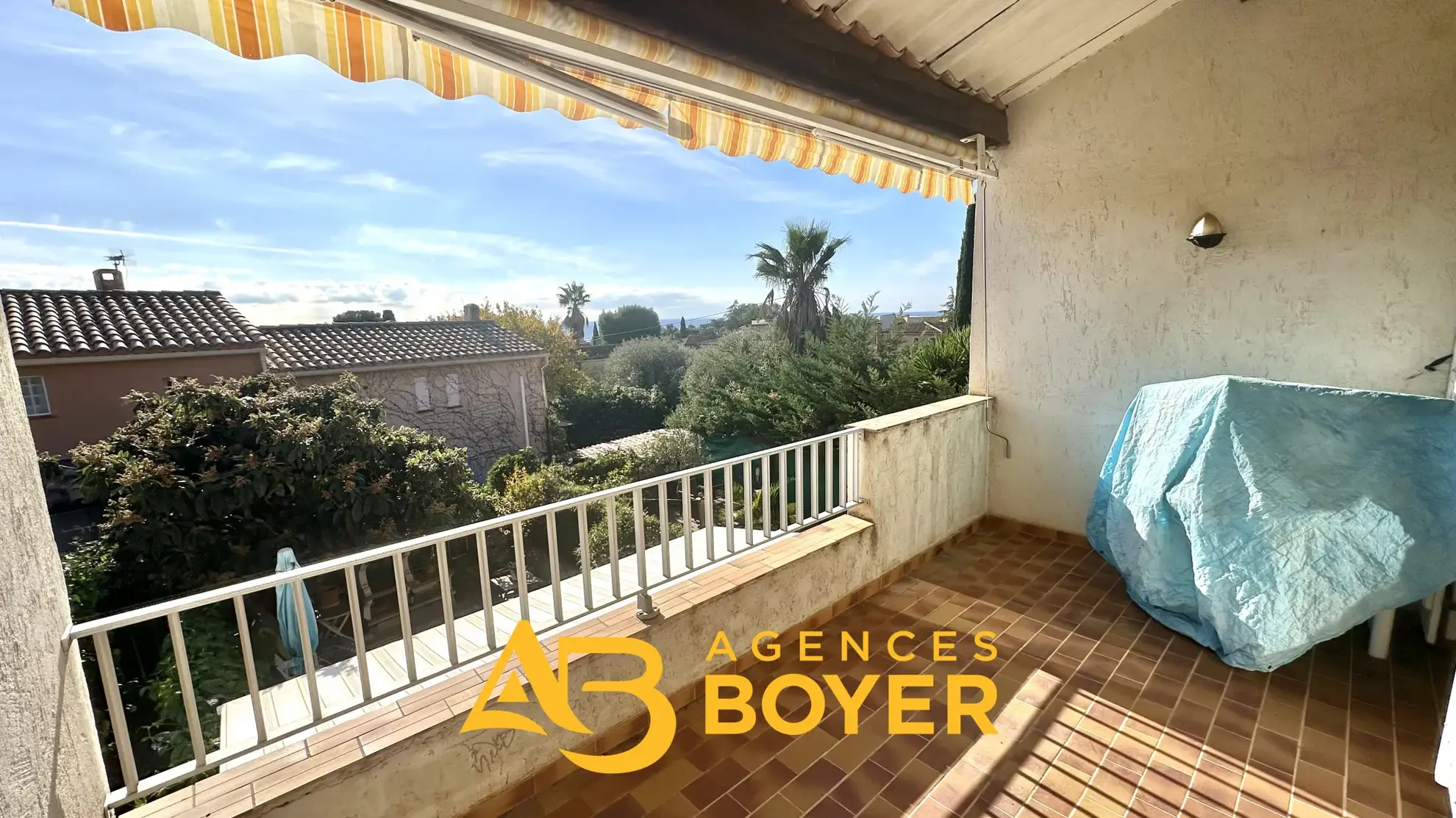 T3 Duplex Exclusif à Bandol avec Terrasse et Parking 