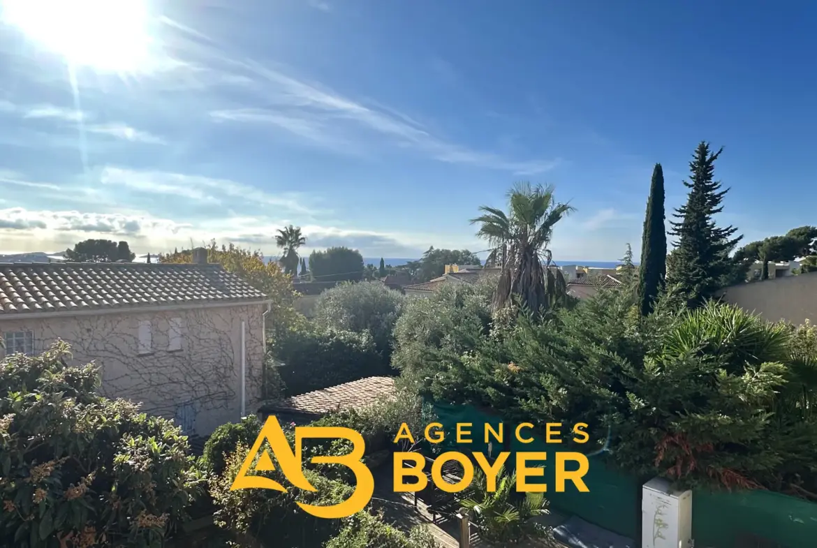 T3 Duplex Exclusif à Bandol avec Terrasse et Parking 