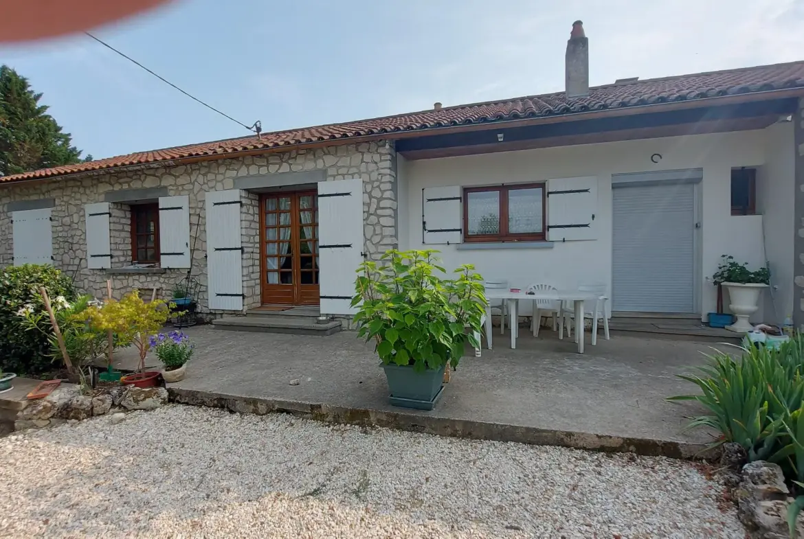 Maison de Plain Pied avec Jardin de 4500 m² à Saint-Savinien 