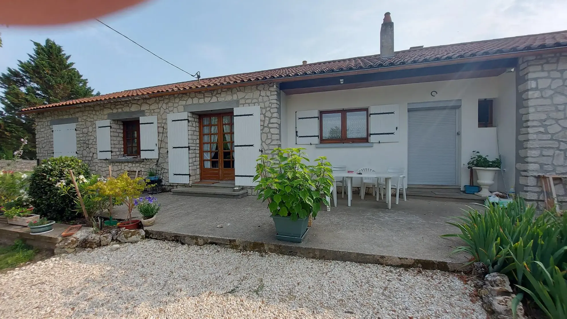 Maison de Plain Pied avec Jardin de 4500 m² à Saint-Savinien 