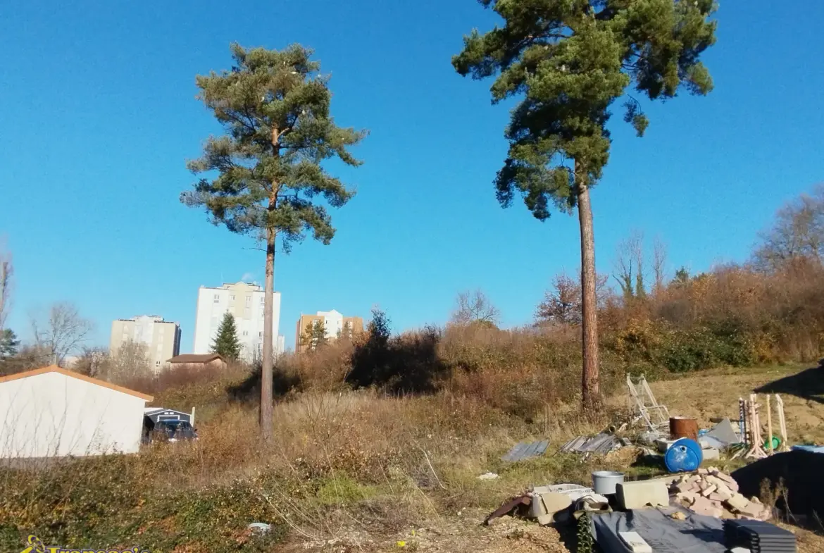 Terrain à bâtir de 630 m² à bas de Thiers, proche des écoles et commerces 